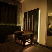 Salon Thron