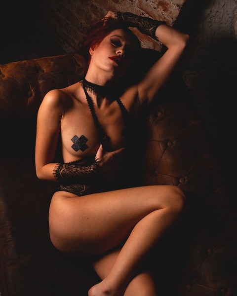 Ruby June - AlexV Dessous - 2